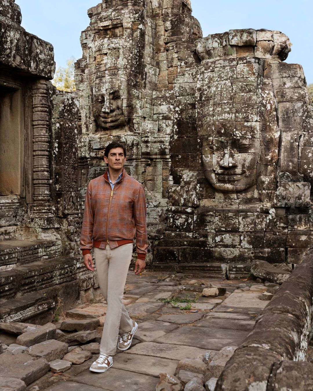 the model walking around Bayon temple