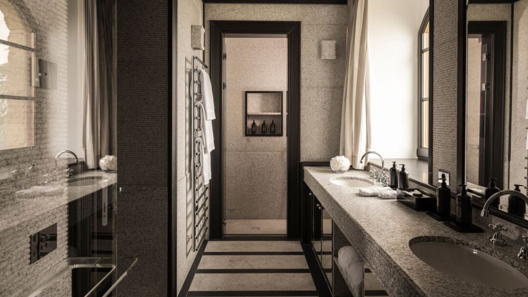 Stefano Ricci La Rocca bathroom