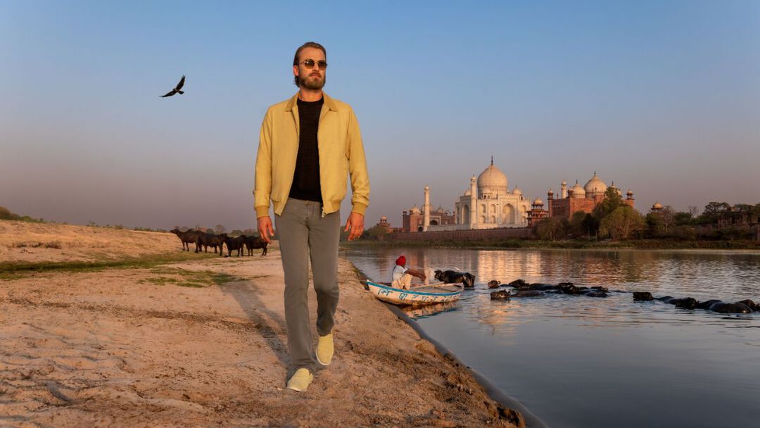 The model walking around the river near Taj Mahal