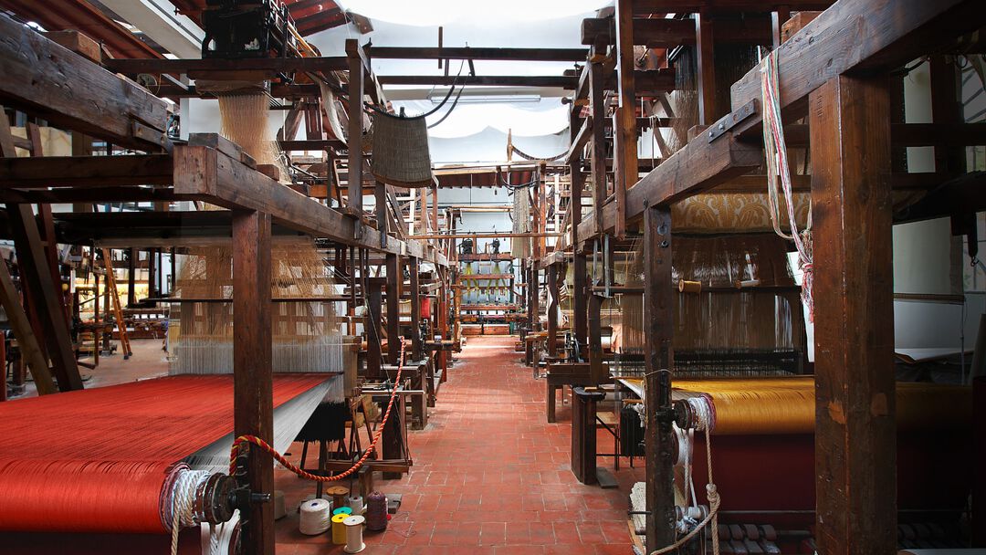 The handlooms of the Antico Setificio Fiorentino