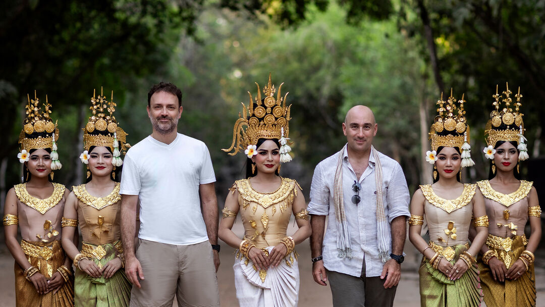 Niccol&ograve; and Filippo Ricci with the Apsara dancers before their exhibition for SR Explorer. Photo by Alessandro Moggi.