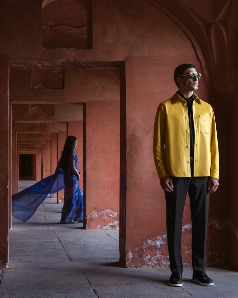 model in front of Taj Mahal
