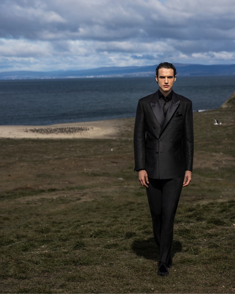 The model walking around Isla Magdalena