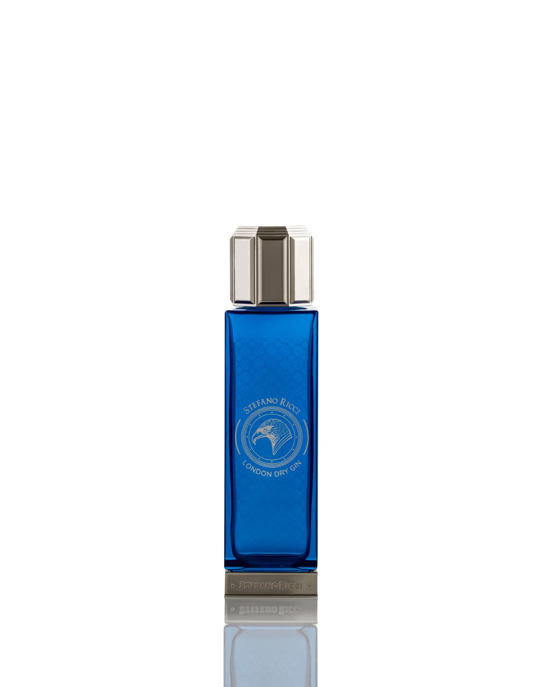 bottle of SR London Dry Gin