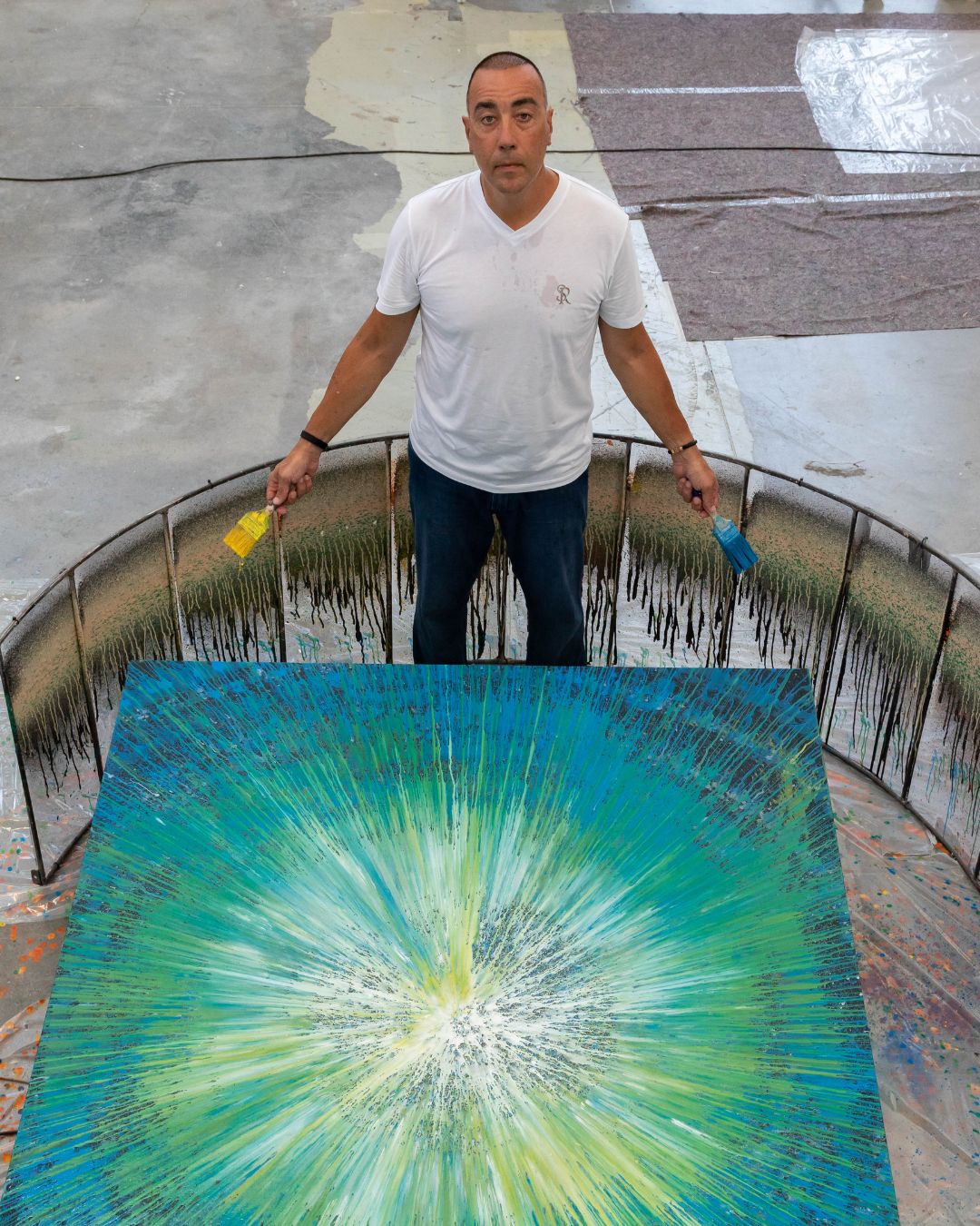 Lorenzo Quinn with his painting