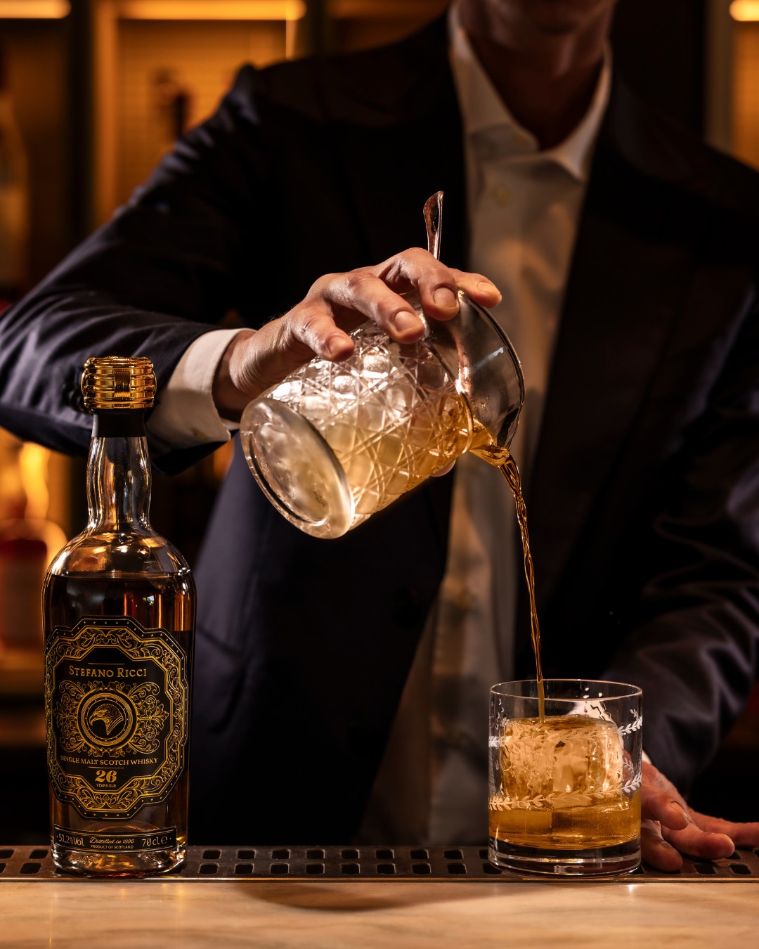 bartender making the Stefano Ricci cocktail