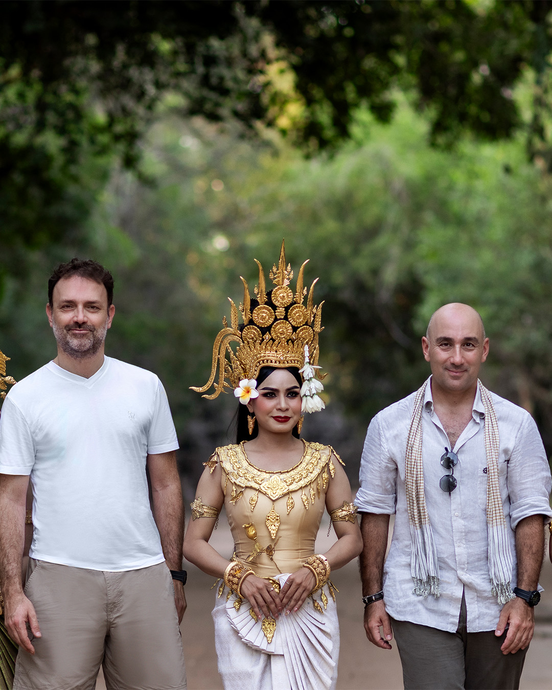 Niccol&ograve; and Filippo Ricci with the Apsara dancers before their exhibition for SR Explorer. Photo by Alessandro Moggi.