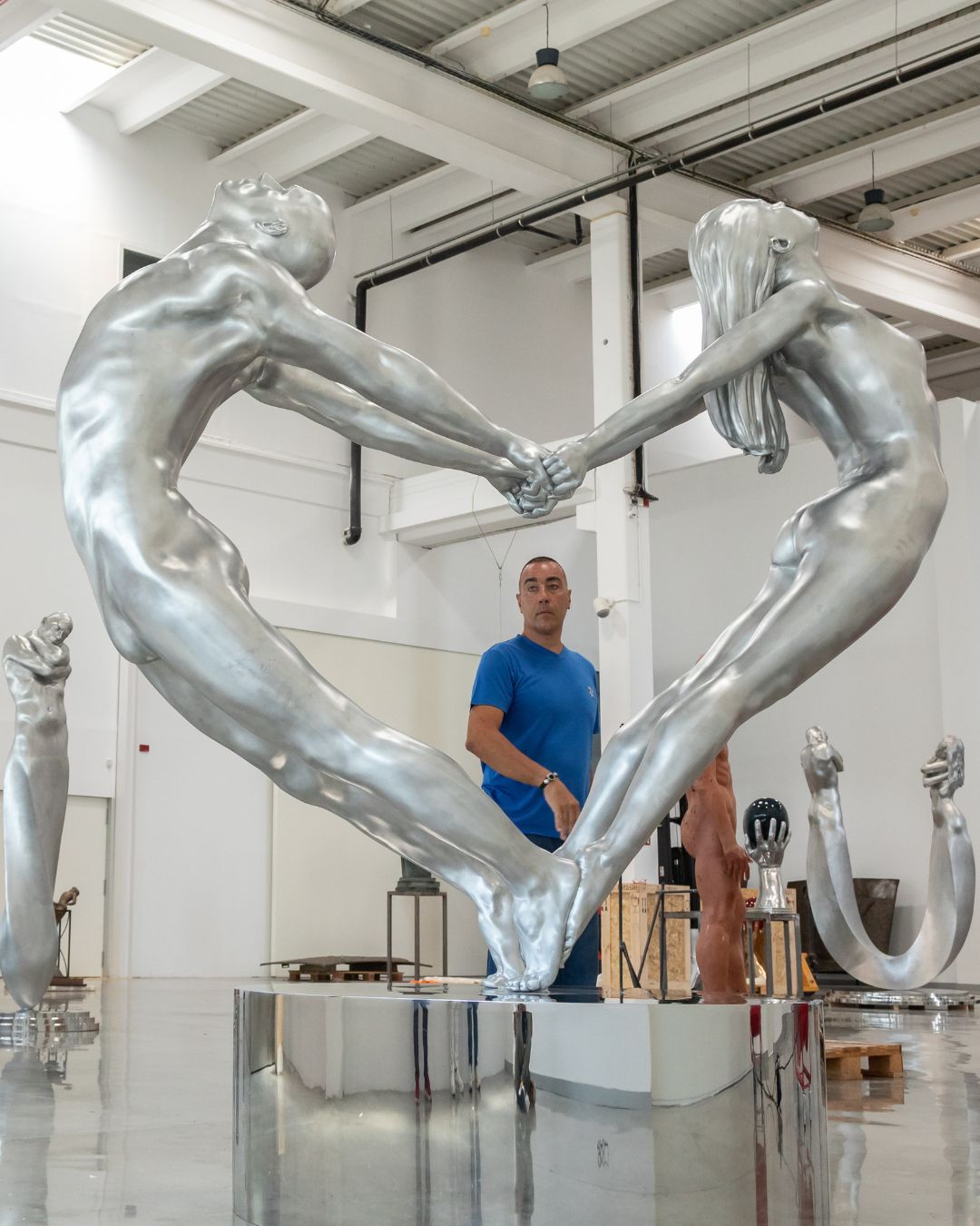 Lorenzo Quinn in his gallery