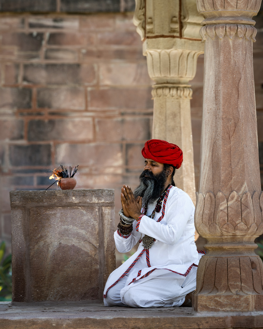 The meditation of the Guru, inside a cenotaph in Mandore Garden, a place that preserves the memory of the Maharajas of Jodhpur.