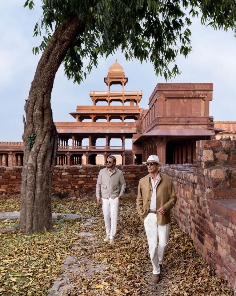2 models walking at Fatehpur Sikri