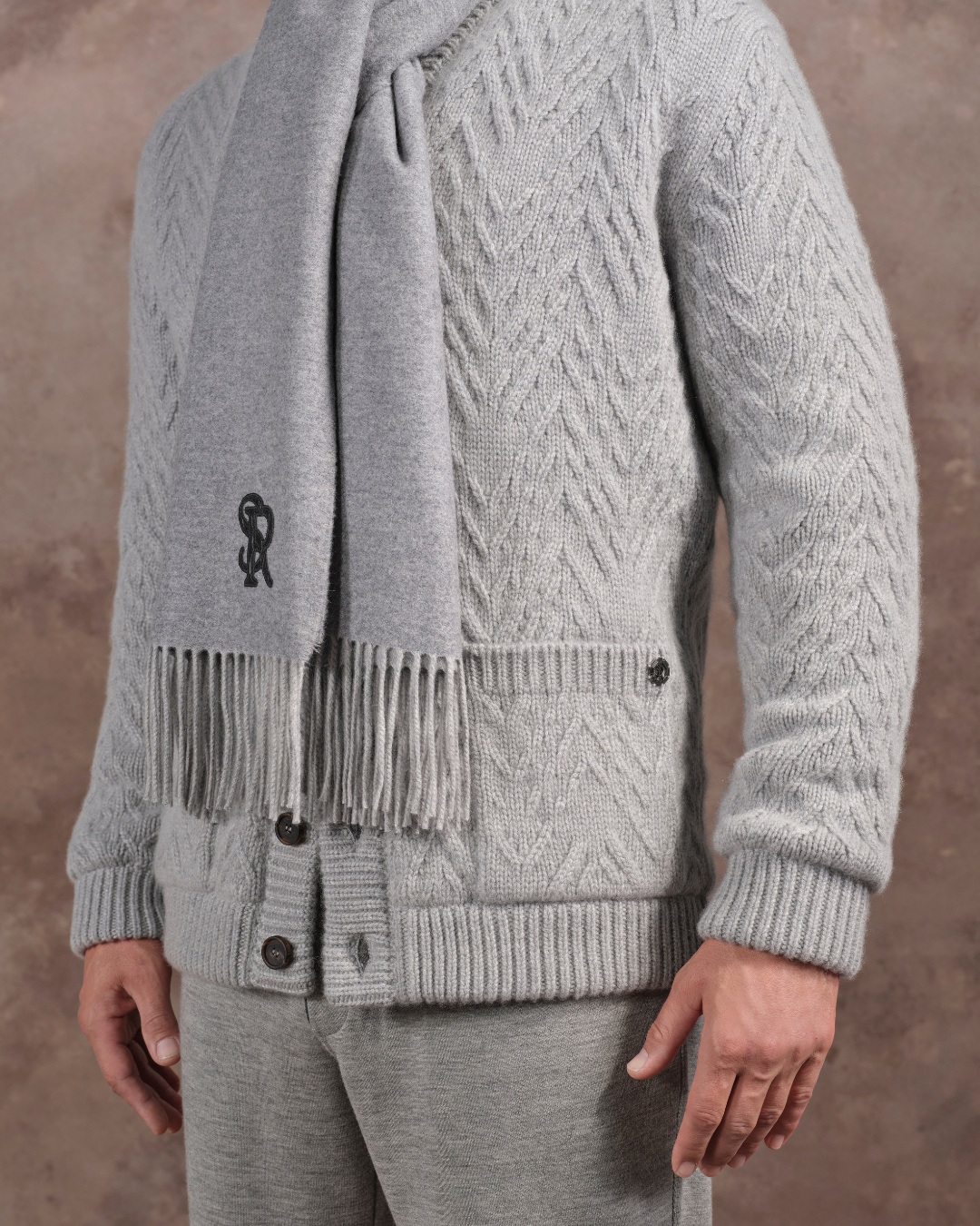 Knit scarf, 100% cashmere with crocodile details