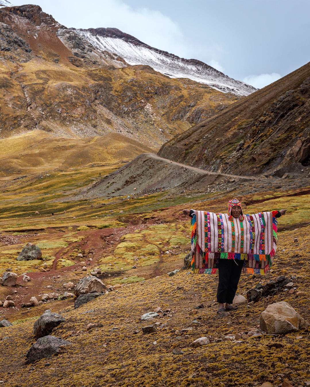The Sacred Valley, one of the unspoilt natural wonders of Peru. In the photo, at the foot of Palcoyo, the Rainbow Mountain, which rises to 4,900 metres with rock formations characterised by mineral colours.