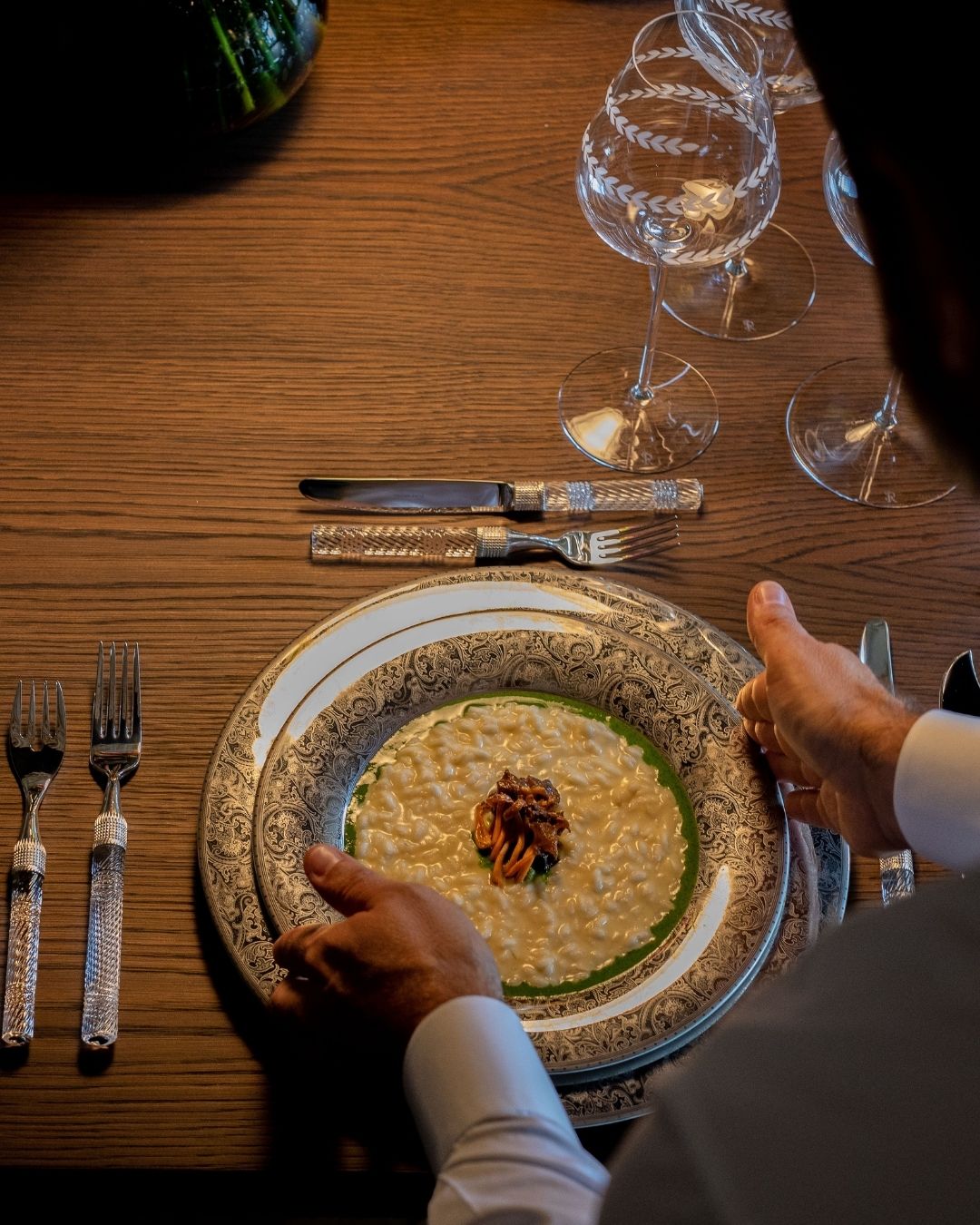 SR Plate is being setup on the table