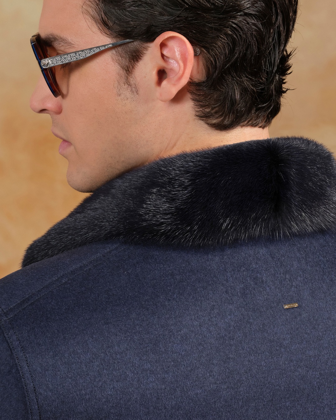 Details of Blouson, cashmere, mink and silk with mink fur collar
