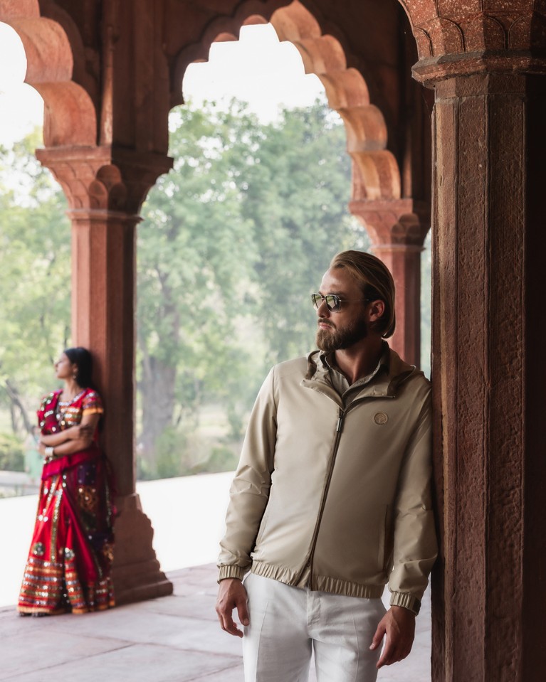 model near Taj Mahal